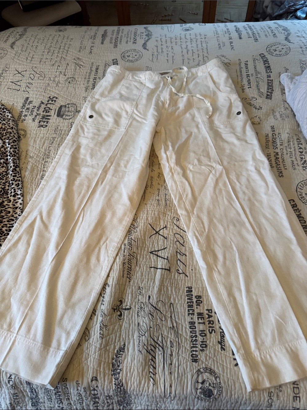 Guess Men’s White Drawstring Linen-Blend Chinos